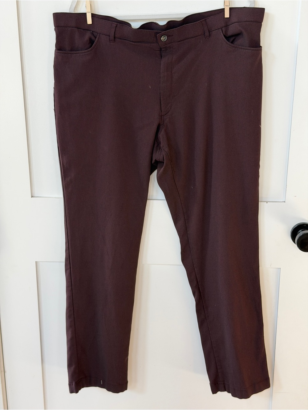 Tommy Hilfiger 42 x 32 Men's Stretch Chino Pants - Dark Burgandy